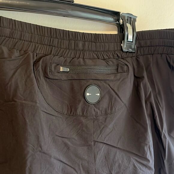 NEW WITH TAGS WOMEN’S BLACK THE UPSIDE LINED RUN 2” SHORTS SIZE 10/LARGE - Picture 5 of 8